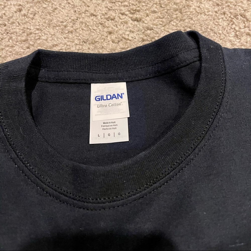EUC. Gildan Ultra Cotton Shirt. Black with White Chest Design. Size Large. - Picture 4 of 5